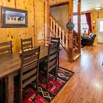 Cabin Minutes From Yosemite